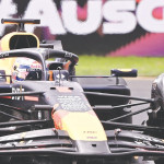 Verstappen leads Sainz to the lead in the Australian Grand Prix.